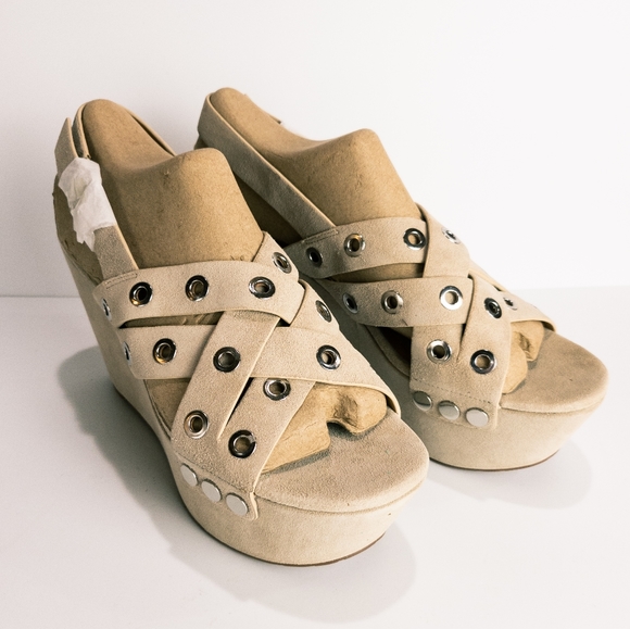 Marc Fisher LTD Bloom Platform Sandal -Beige/Taupe - Picture 3 of 5